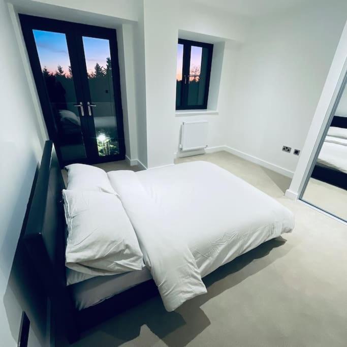 New One Bedroom Luxury Apartment In Solihull Esterno foto