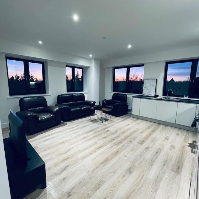 New One Bedroom Luxury Apartment In Solihull Esterno foto