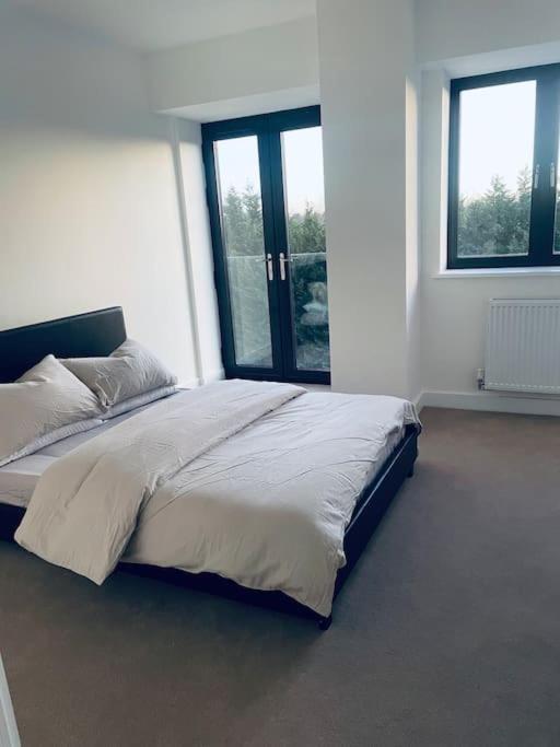 New One Bedroom Luxury Apartment In Solihull Esterno foto