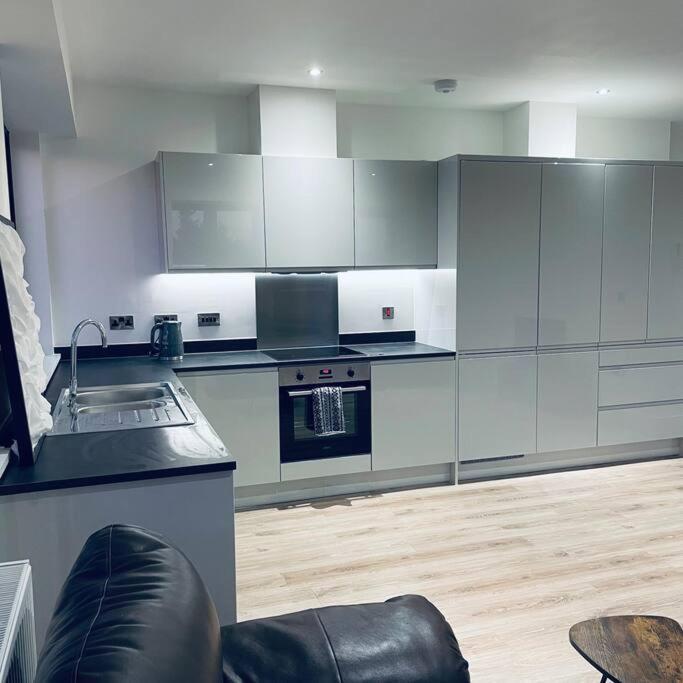 New One Bedroom Luxury Apartment In Solihull Esterno foto