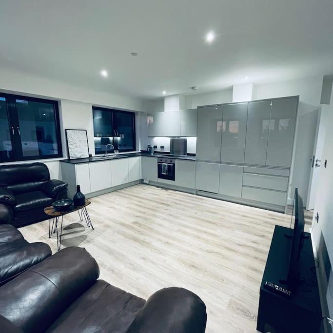 New One Bedroom Luxury Apartment In Solihull Esterno foto