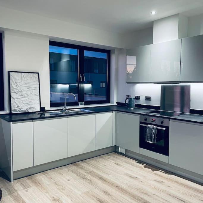 New One Bedroom Luxury Apartment In Solihull Esterno foto