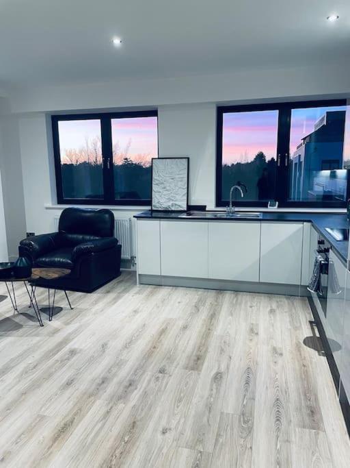 New One Bedroom Luxury Apartment In Solihull Esterno foto